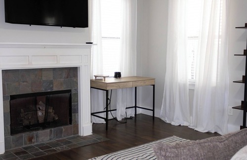 New Castle House | Peaceful Retreat Tucked Behind Private Gates