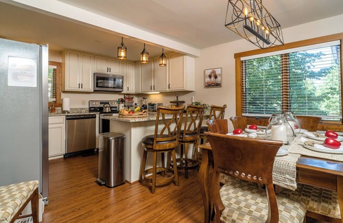 Massanutten House | Peaceful retreat with creek and wildlife spotting!