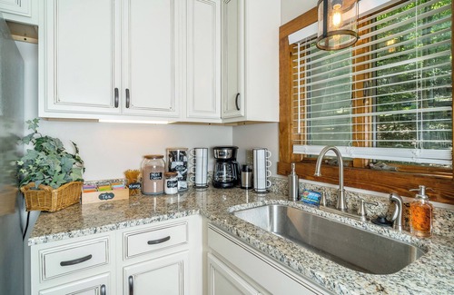Massanutten House | Peaceful retreat with creek and wildlife spotting!