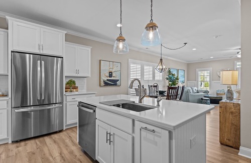 Morehead City House | Peaceful Retreat. Walk to Pool/Dock, Bike to Downtown Beaufort, 8 Miles to Beach