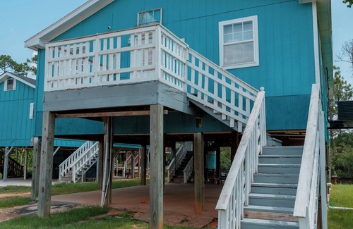 Shoreline Park House | PEACEFUL RIVERFRONT COTTAGE/SLEEPS 7 W/W+D