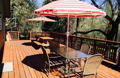Grants Pass House | Peaceful Rogue Riverfront Home on 3 Acres!
