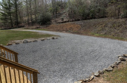 Topton Cabin | Peaceful & Romantic Log Cabin w/Hot Tub+Fireplace+Wi-Fi