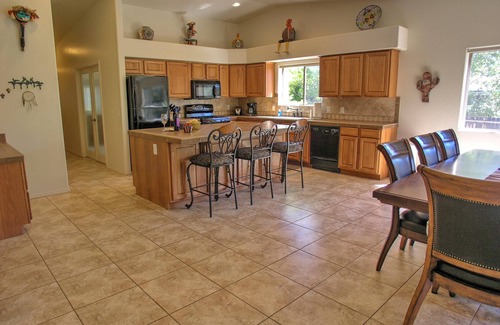 Oak Creek House | Peaceful Sedona Getaway with Private Hot Tub, Fully Fenced Yard, Dog Friendly.