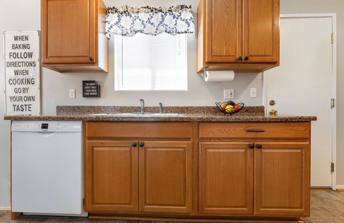 Mira Costa House | Peaceful Senior Community Near Beach, Restaurants & Shopping