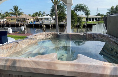 Garden Isles House | Peaceful, Serene Waterfront- Jacuzzi Heated Pool and BBQ Grill