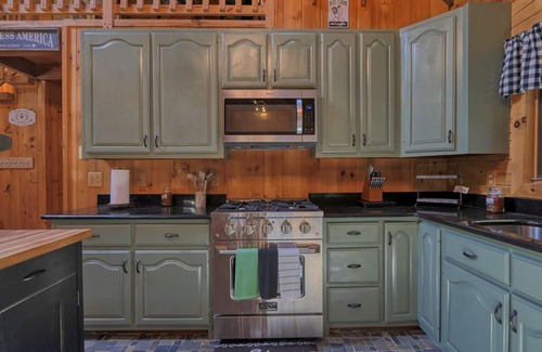 Georgetown Cabin | Peaceful Setting but close to beaches!