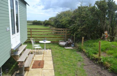 Woodhorn House | Peaceful Shepherd's Hut next to Horse Field