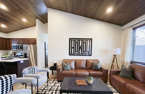 Torreon House | Peaceful Show Low Hideaway w/Fireplace & Deck