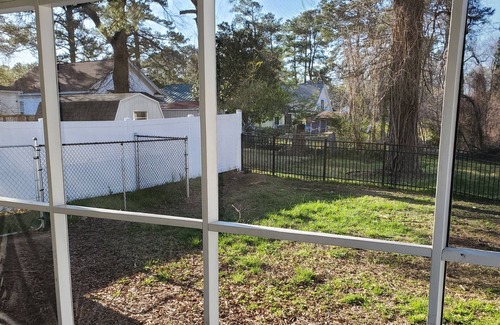 Petersburg House | Peaceful Single family 3 Bedroom 2 Bath Home