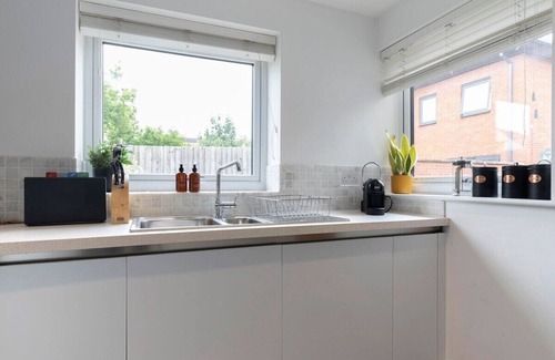 Cheltenham House | Peaceful & Spacious 2 Bed Home in Cheltenham
