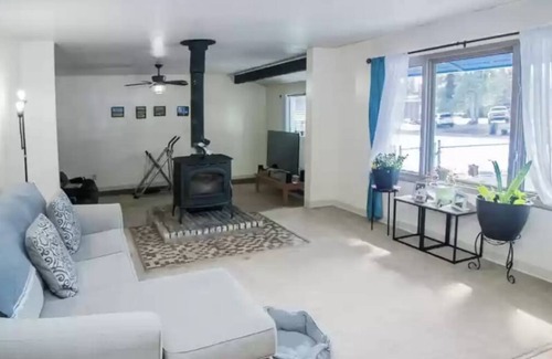 Fairbanks House | Peaceful & spacious 4 bedroom family home in central fairbanks
