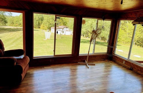 Keosauqua House | Peaceful, spacious 4 bedroom house in the country - Gazebo/Pondn