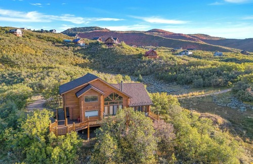 Timber Lakes Cabin | Peaceful, spacious log cabin in beautiful Heber, UT