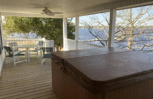 Sneads Ferry House | Peaceful Spacious waterfront home