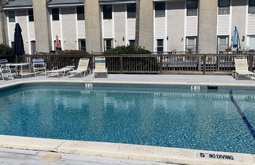 Saint Simons Island Condo | Peaceful St. Simons Stay Near Beaches & Golf