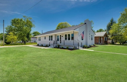 Kingsport House | Peaceful Stay on Warpath - Clean and Centrally Located!