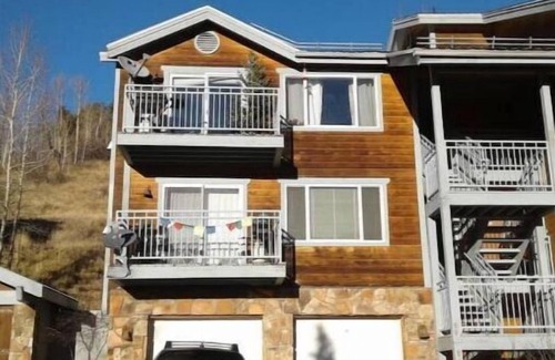 Mountain Village Condo | Peaceful Sunny 2Bed/2Bath Condo,Ski Out/Ski In Parking, Pets.