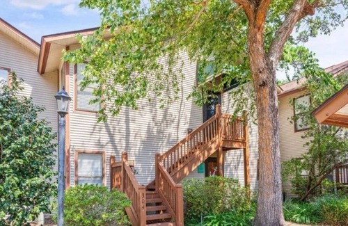 Saint Simons Island Condo | Peaceful Tides - A Beautifully updated Harbour Oaks Condo close to everything!