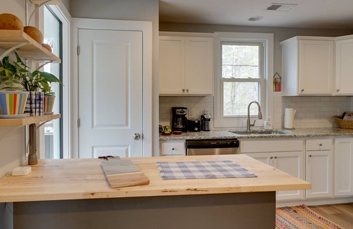 Burgaw Cabin | Peaceful Treetop Hideaway w/ Riverfront Views