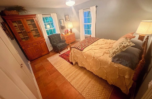 Fox Valley Cottage | Peaceful two bedroom cottage. Scenic and secluded but conveniently located.