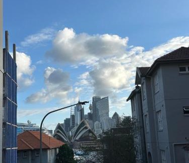 Kirribilli Apartment | Peaceful unit facing Sydney Opera House