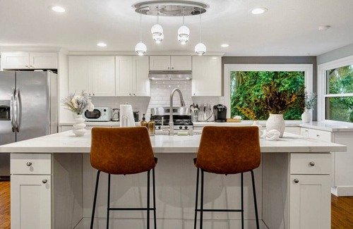 Esperance House | Peaceful Upper Unit in Edmonds | Mins to Ferry
