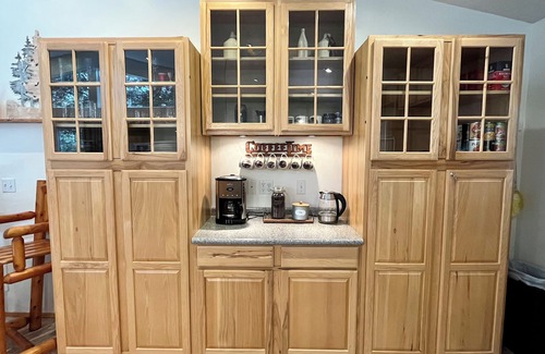 Gasquet House | Peaceful Views-Gasquet Cozy Cabin 1.5acres. TRAEGER, Smith River, Redwoods, Wifi