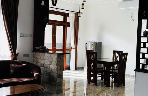 Hikkaduwa Apartment | Peaceful villa 3km from Hikkaduwa Beach, surrounded by nature and birdsong.