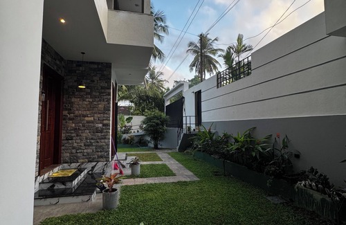 Hikkaduwa Apartment | Peaceful villa 3km from Hikkaduwa Beach, surrounded by nature and birdsong.