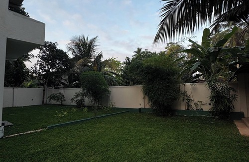 Hikkaduwa Apartment | Peaceful villa 3km from Hikkaduwa Beach, surrounded by nature and birdsong.