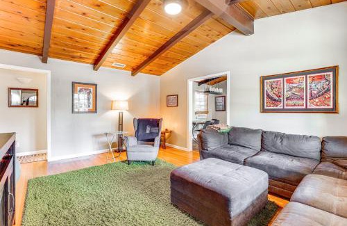 Vista House | Peaceful Vista House with Gas Grill 1 Mi to Dtwn!