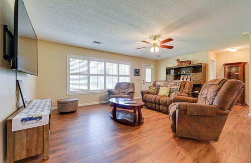 Warm Springs House | Peaceful Warm Springs Home w/ Pool Access!
