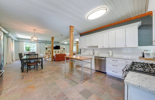 Warrenville Cabin | Peaceful Warrenville Home: 1 Mi to Herrick Lake!