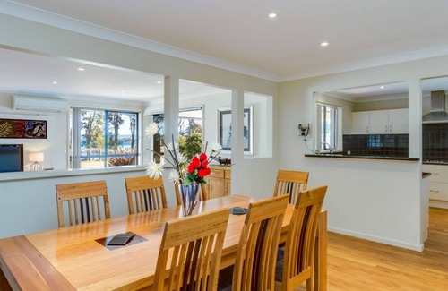Sanctuary Point House | Peaceful Waterfront, wheelchair accessible - Stunning Location for Family Holiday