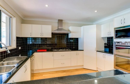 Sanctuary Point House | Peaceful Waterfront, wheelchair accessible - Stunning Location for Family Holiday