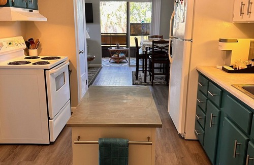 Crystal River House | Peaceful Waterfront Ozello Cottage- with free kayaks and crab traps!