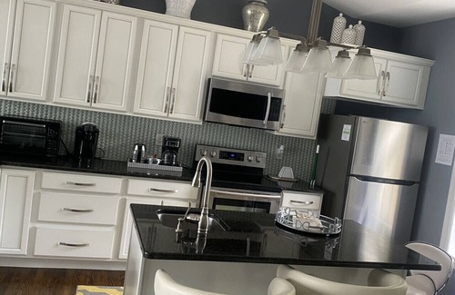 Sterling Apartment | Peaceful Waterfront Stay – Stunning Lake Ontario Sunset Views + Pet Friendly