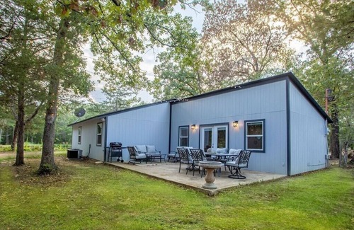 Wood County Cottage | Peaceful well appointed large two bedroom country cottage