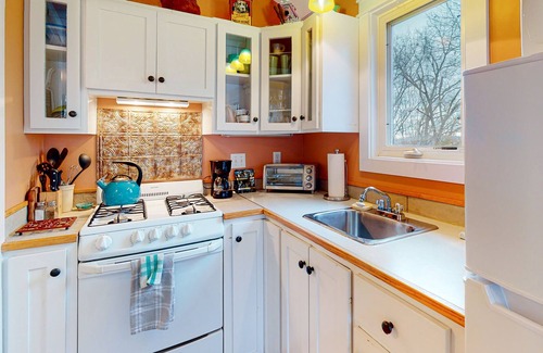 Sylvan Shores Cottage | Peaceful wooded cottage with seasonal lake views, WiFi, private parking, & patio