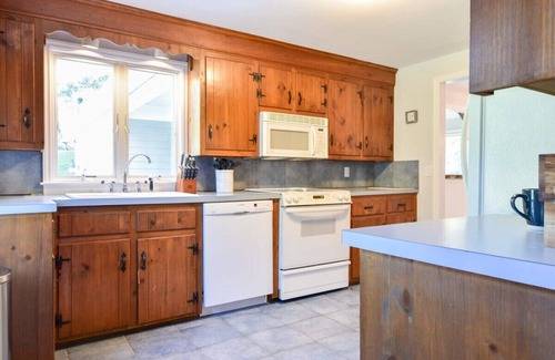 Yarmouth Port House | Peaceful Yarmouth home with thoughtful touches!