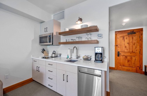 Tamarack Apartment | Peacefull Studio With Fireplace and Jet Tub