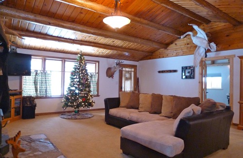 Swan Lake Cabin | Peacful and cozy cottage in the mountains