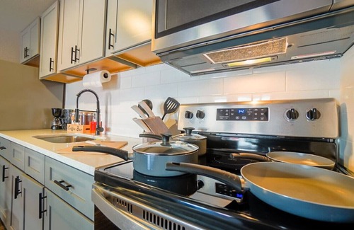 Columbus Apartment | Peach Suite - 10 min to Ft Moore