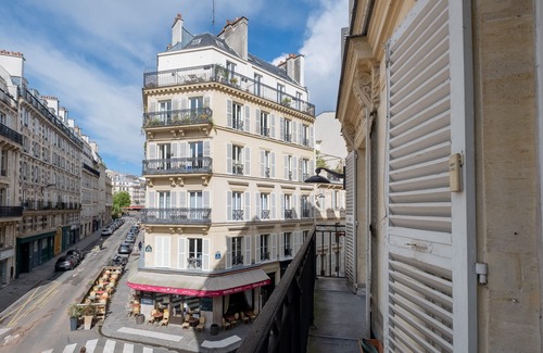 Quartier Saint-Georges Apartment | Peaches of Paris, by Veeve