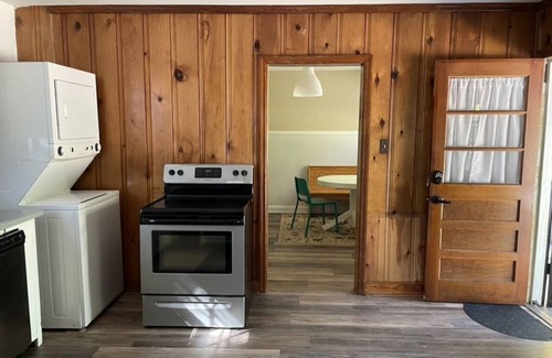 Woodbine House | Peachtree Cottage comfortable and convenient monthly stays