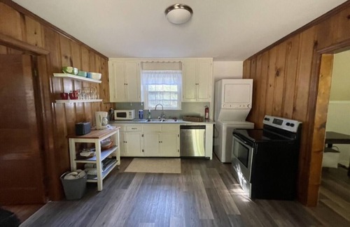 Woodbine House | Peachtree Cottage comfortable and convenient monthly stays