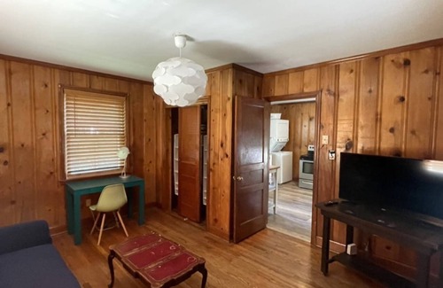 Woodbine House | Peachtree Cottage comfortable and convenient monthly stays