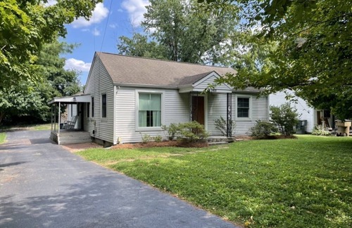 Woodbine House | Peachtree Cottage comfortable and convenient monthly stays