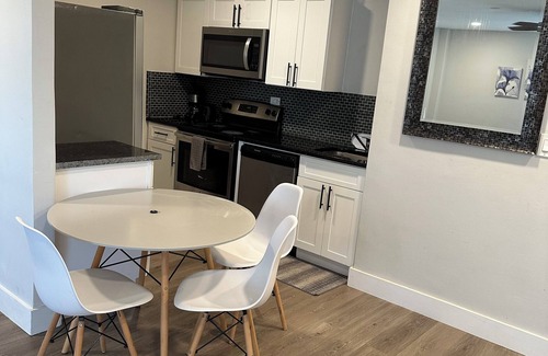 SoNo Apartment | Peachtree towers Newly renovated Condo